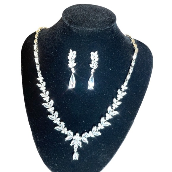 Silver Bridal Jewelry Set Cubic Zirconia Crystal Wedding Earrings Necklace Set - Picture 1 of 5